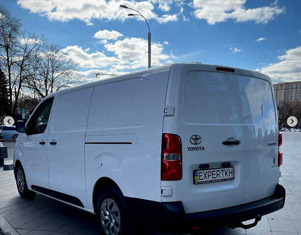Белый Тойота Proace, объемом двигателя 2 л и пробегом 355 тыс. км за 14072 $, фото 3 на Automoto.ua