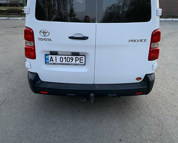 Белый Тойота Proace, объемом двигателя 2 л и пробегом 178 тыс. км за 19999 $, фото 12 на Automoto.ua