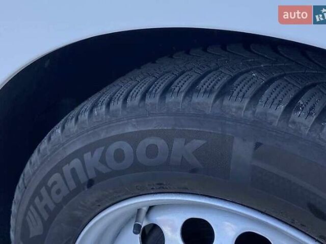 Белый Тойота Proace, объемом двигателя 1.56 л и пробегом 360 тыс. км за 12200 $, фото 8 на Automoto.ua