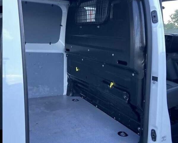 Белый Тойота Proace, объемом двигателя 1.56 л и пробегом 360 тыс. км за 12200 $, фото 27 на Automoto.ua