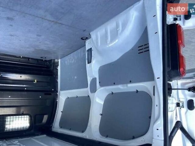 Белый Тойота Proace, объемом двигателя 1.56 л и пробегом 360 тыс. км за 12200 $, фото 30 на Automoto.ua