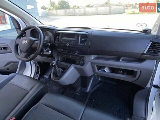 Белый Тойота Proace, объемом двигателя 1.56 л и пробегом 360 тыс. км за 12200 $, фото 17 на Automoto.ua