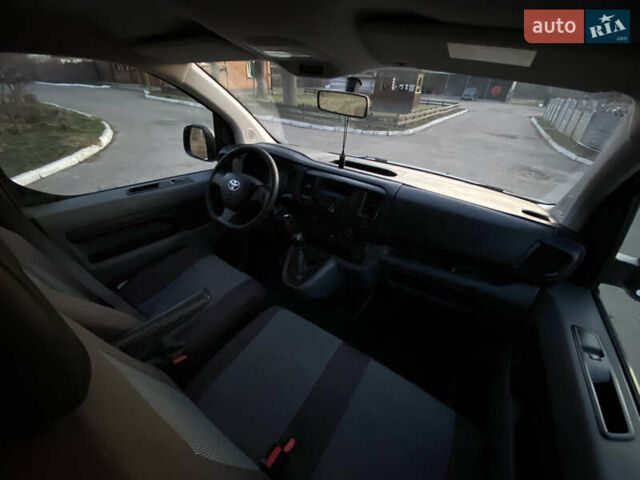 Белый Тойота Proace, объемом двигателя 2 л и пробегом 178 тыс. км за 19999 $, фото 22 на Automoto.ua