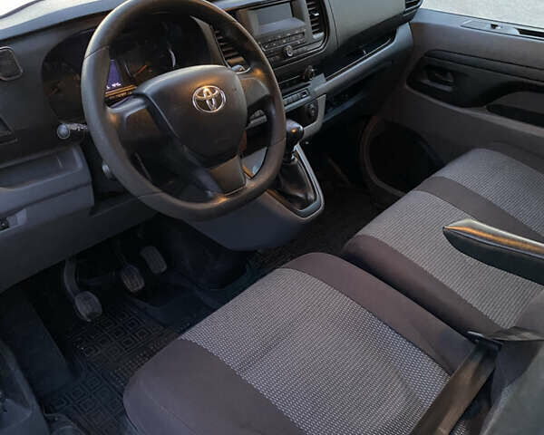 Белый Тойота Proace, объемом двигателя 2 л и пробегом 177 тыс. км за 18900 $, фото 16 на Automoto.ua