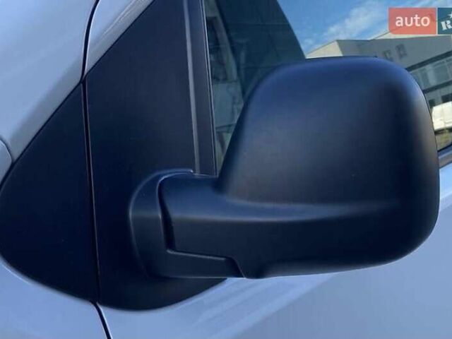 Белый Тойота Proace, объемом двигателя 1.56 л и пробегом 360 тыс. км за 12200 $, фото 7 на Automoto.ua