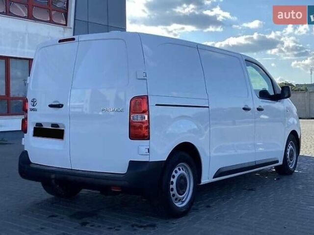 Белый Тойота Proace, объемом двигателя 1.56 л и пробегом 360 тыс. км за 12200 $, фото 1 на Automoto.ua