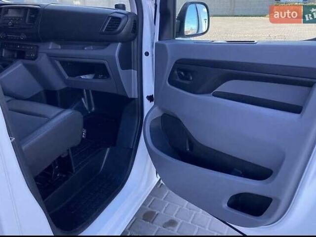 Белый Тойота Proace, объемом двигателя 1.56 л и пробегом 360 тыс. км за 12200 $, фото 14 на Automoto.ua