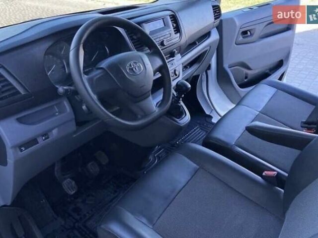 Белый Тойота Proace, объемом двигателя 1.56 л и пробегом 360 тыс. км за 12200 $, фото 15 на Automoto.ua