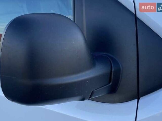 Белый Тойота Proace, объемом двигателя 1.56 л и пробегом 360 тыс. км за 12200 $, фото 13 на Automoto.ua