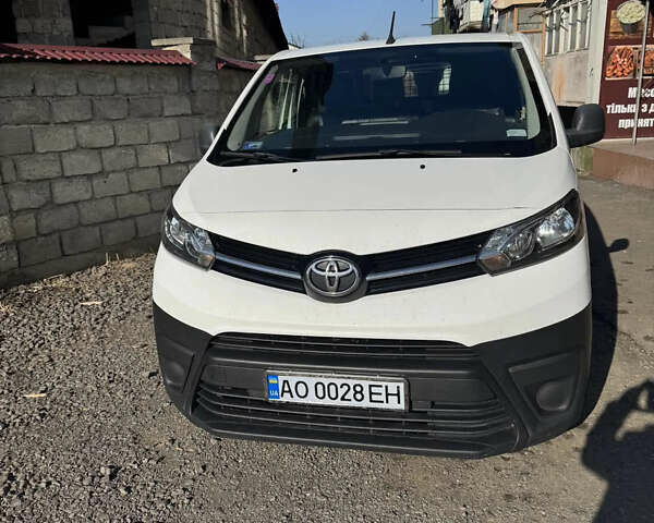 Белый Тойота Proace, объемом двигателя 1.56 л и пробегом 198 тыс. км за 12700 $, фото 2 на Automoto.ua