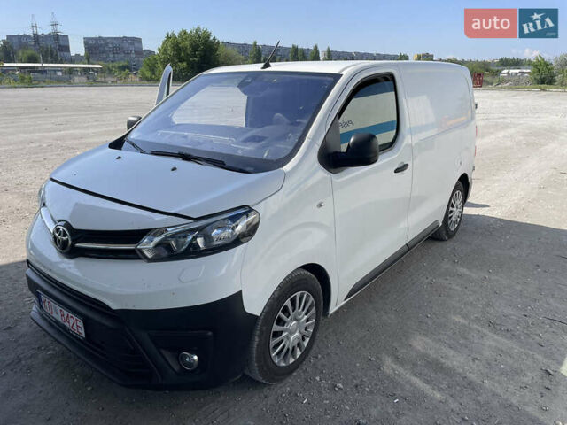 Белый Тойота Proace, объемом двигателя 1.56 л и пробегом 95 тыс. км за 18796 $, фото 2 на Automoto.ua