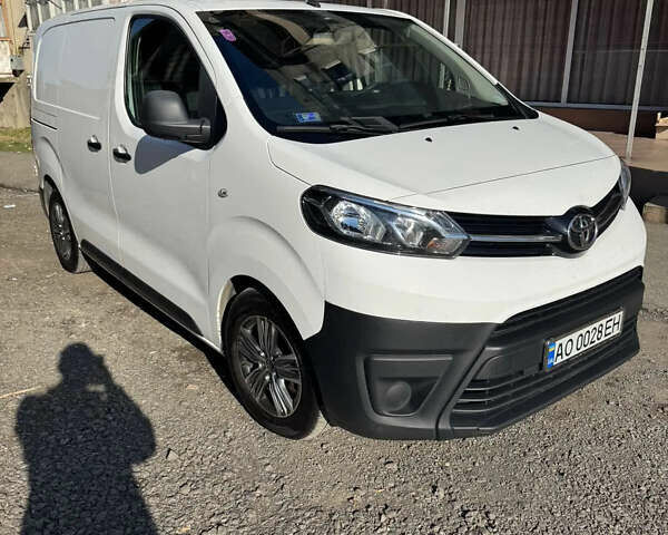 Белый Тойота Proace, объемом двигателя 1.56 л и пробегом 198 тыс. км за 12700 $, фото 1 на Automoto.ua
