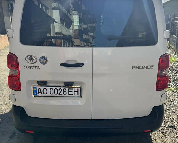 Белый Тойота Proace, объемом двигателя 1.56 л и пробегом 198 тыс. км за 12700 $, фото 3 на Automoto.ua