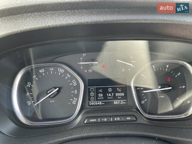 Белый Тойота Proace, объемом двигателя 1.56 л и пробегом 95 тыс. км за 18796 $, фото 11 на Automoto.ua
