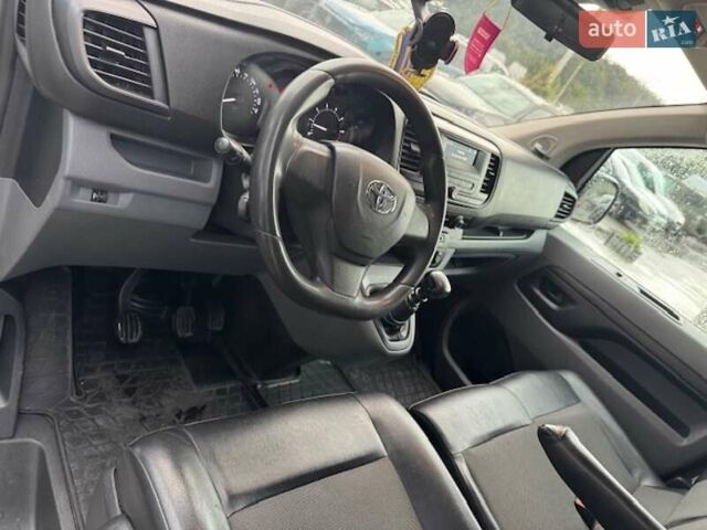 Белый Тойота Proace, объемом двигателя 2 л и пробегом 250 тыс. км за 16999 $, фото 1 на Automoto.ua