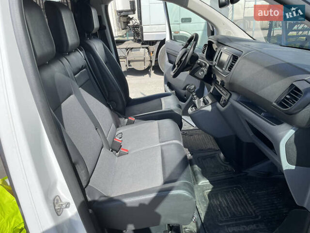 Белый Тойота Proace, объемом двигателя 1.56 л и пробегом 95 тыс. км за 18796 $, фото 14 на Automoto.ua