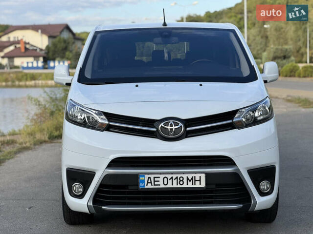 Белый Тойота Proace, объемом двигателя 2 л и пробегом 136 тыс. км за 28500 $, фото 4 на Automoto.ua