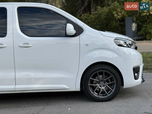 Белый Тойота Proace, объемом двигателя 2 л и пробегом 136 тыс. км за 28500 $, фото 12 на Automoto.ua