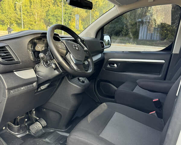 Белый Тойота Proace, объемом двигателя 2 л и пробегом 136 тыс. км за 28500 $, фото 22 на Automoto.ua