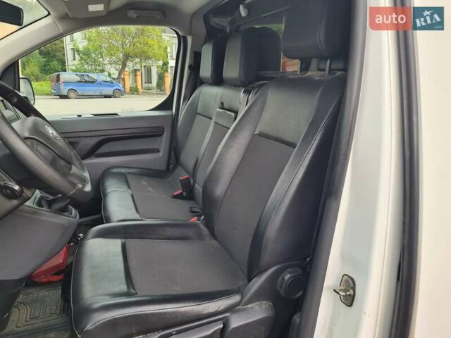 Белый Тойота Proace, объемом двигателя 2 л и пробегом 219 тыс. км за 17300 $, фото 7 на Automoto.ua