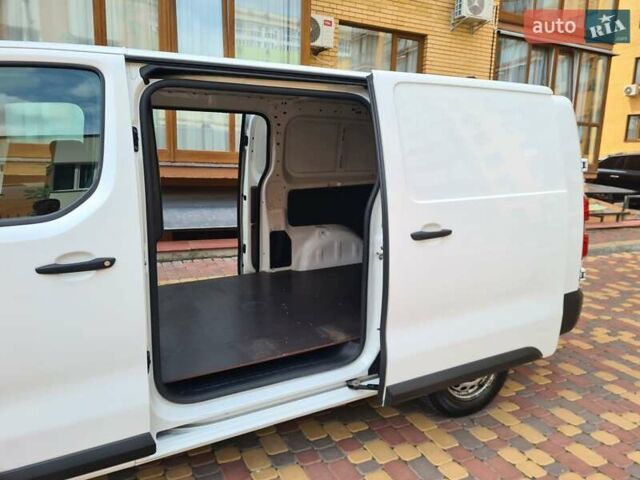 Белый Тойота Proace, объемом двигателя 2 л и пробегом 207 тыс. км за 16700 $, фото 25 на Automoto.ua