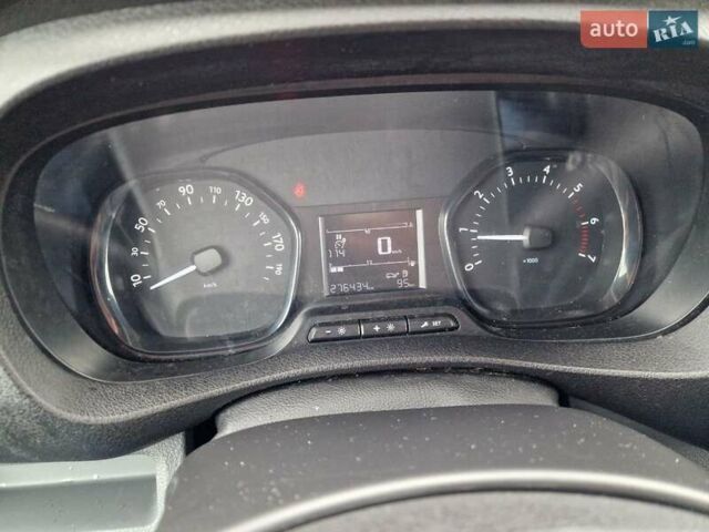 Білий Тойота Proace, об'ємом двигуна 1.5 л та пробігом 275 тис. км за 13300 $, фото 20 на Automoto.ua