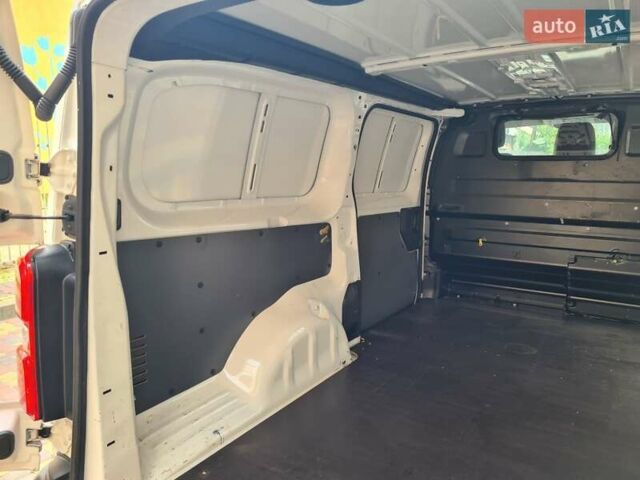 Белый Тойота Proace, объемом двигателя 2 л и пробегом 207 тыс. км за 16700 $, фото 24 на Automoto.ua