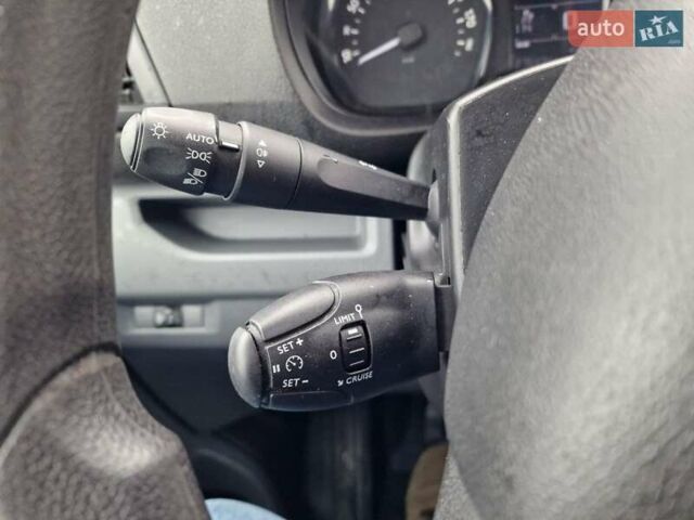 Білий Тойота Proace, об'ємом двигуна 1.5 л та пробігом 275 тис. км за 13300 $, фото 22 на Automoto.ua