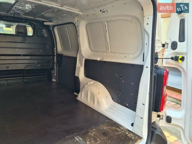 Белый Тойота Proace, объемом двигателя 2 л и пробегом 207 тыс. км за 16700 $, фото 26 на Automoto.ua