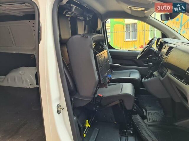 Белый Тойота Proace, объемом двигателя 2 л и пробегом 207 тыс. км за 16700 $, фото 11 на Automoto.ua