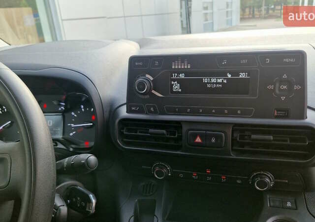 Белый Тойота Proace, объемом двигателя 1.5 л и пробегом 37 тыс. км за 18159 $, фото 42 на Automoto.ua