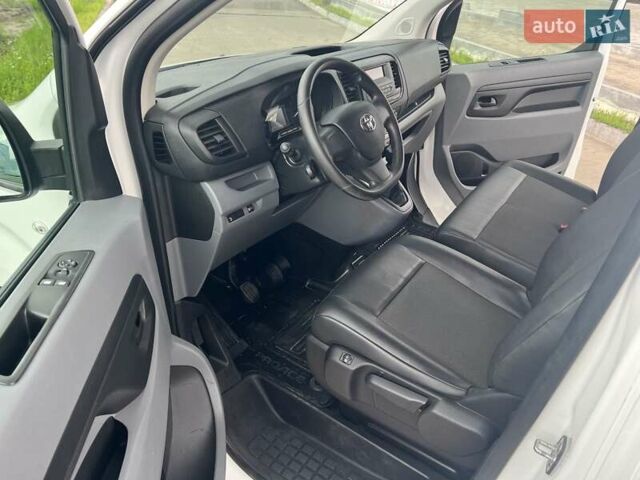 Белый Тойота Proace, объемом двигателя 2 л и пробегом 65 тыс. км за 18999 $, фото 10 на Automoto.ua