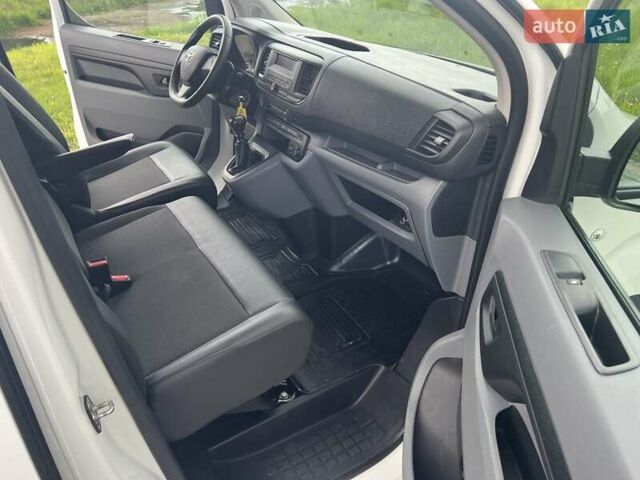 Белый Тойота Proace, объемом двигателя 2 л и пробегом 65 тыс. км за 18999 $, фото 12 на Automoto.ua