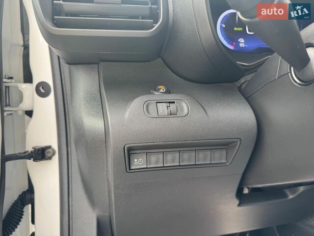 Белый Тойота Proace, объемом двигателя 0 л и пробегом 119 тыс. км за 18500 $, фото 23 на Automoto.ua