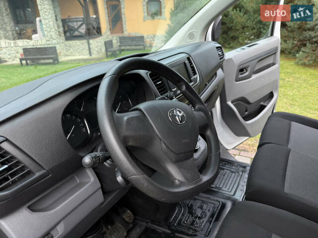 Белый Тойота Proace, объемом двигателя 2 л и пробегом 92 тыс. км за 22800 $, фото 20 на Automoto.ua