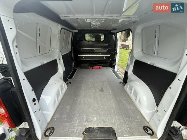 Белый Тойота Proace, объемом двигателя 2 л и пробегом 92 тыс. км за 22200 $, фото 15 на Automoto.ua