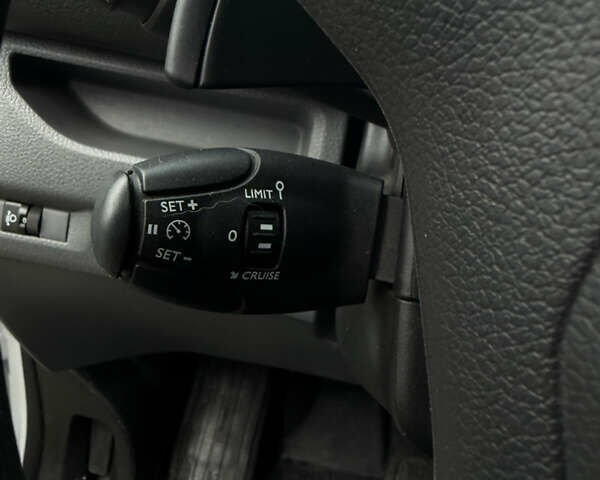 Белый Тойота Proace, объемом двигателя 2 л и пробегом 92 тыс. км за 22200 $, фото 19 на Automoto.ua