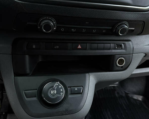 Белый Тойота Proace, объемом двигателя 2 л и пробегом 92 тыс. км за 22200 $, фото 18 на Automoto.ua