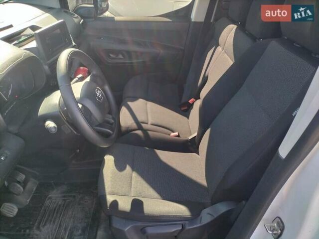 Белый Тойота Proace, объемом двигателя 1.6 л и пробегом 35 тыс. км за 18999 $, фото 8 на Automoto.ua