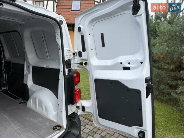 Белый Тойота Proace, объемом двигателя 2 л и пробегом 92 тыс. км за 22200 $, фото 13 на Automoto.ua