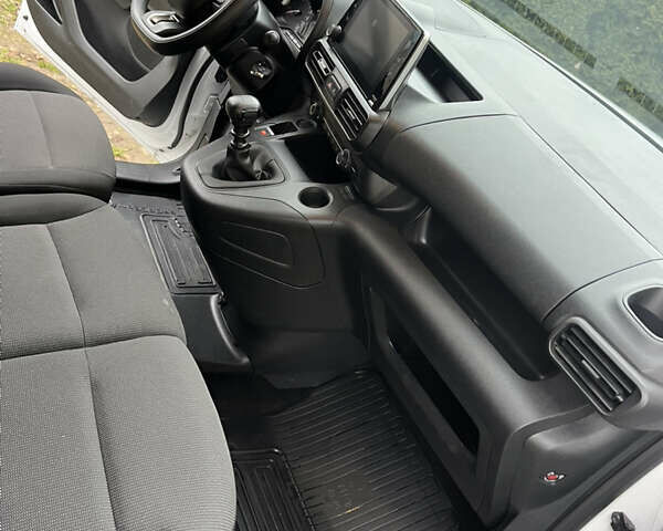 Белый Тойота Proace, объемом двигателя 1.5 л и пробегом 13 тыс. км за 15900 $, фото 7 на Automoto.ua