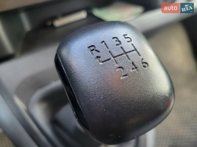 Чорний Тойота Proace, об'ємом двигуна 2 л та пробігом 230 тис. км за 26000 $, фото 27 на Automoto.ua