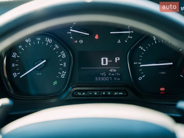 Черный Тойота Proace, объемом двигателя 2 л и пробегом 333 тыс. км за 28000 $, фото 25 на Automoto.ua