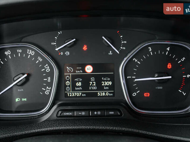 Коричневий Тойота Proace, об'ємом двигуна 2 л та пробігом 123 тис. км за 22800 $, фото 36 на Automoto.ua