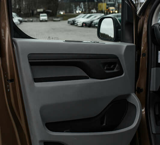 Коричневий Тойота Proace, об'ємом двигуна 2 л та пробігом 123 тис. км за 22800 $, фото 35 на Automoto.ua