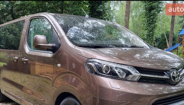 Коричневый Тойота Proace, объемом двигателя 2 л и пробегом 130 тыс. км за 54000 $, фото 2 на Automoto.ua
