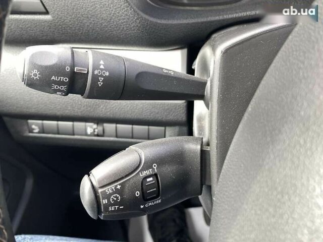 Тойота Proace, объемом двигателя 2 л и пробегом 131 тыс. км за 28000 $, фото 25 на Automoto.ua