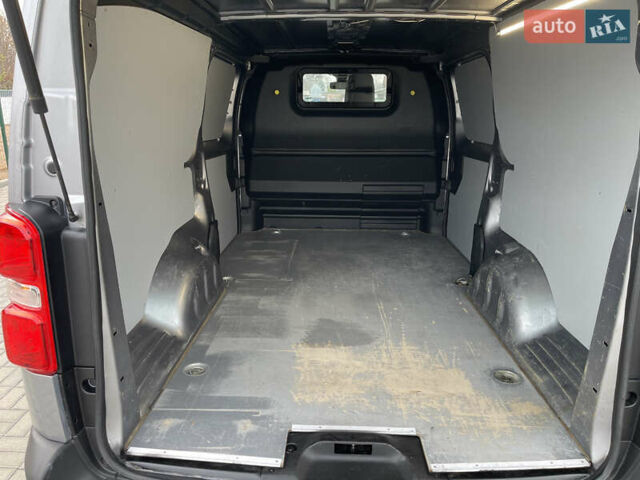 Серый Тойота Proace, объемом двигателя 2 л и пробегом 198 тыс. км за 20800 $, фото 21 на Automoto.ua