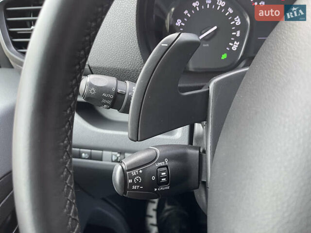 Серый Тойота Proace, объемом двигателя 2 л и пробегом 198 тыс. км за 20800 $, фото 38 на Automoto.ua