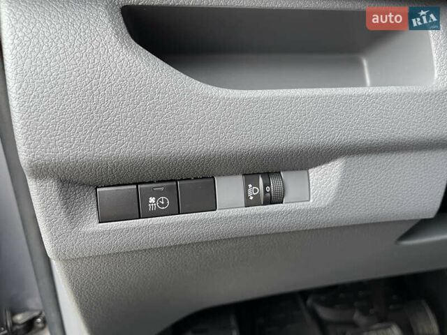 Серый Тойота Proace, объемом двигателя 2 л и пробегом 198 тыс. км за 20800 $, фото 35 на Automoto.ua